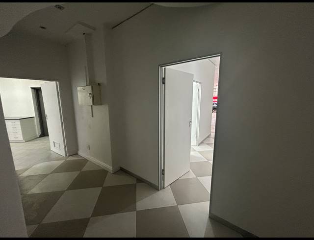 112M² RETAIL TO LET IN CLAREMONT